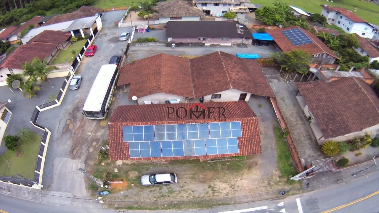 Imóvel com 4 casas rendendo aluguel, com painéis solares, em Testo Central, em via asfaltada, próximo do distrito industrial, e rodovia que liga Pomerode à Blumenau, com aprox. 223,50 de construção num terreno com 625,00m. — foto 2