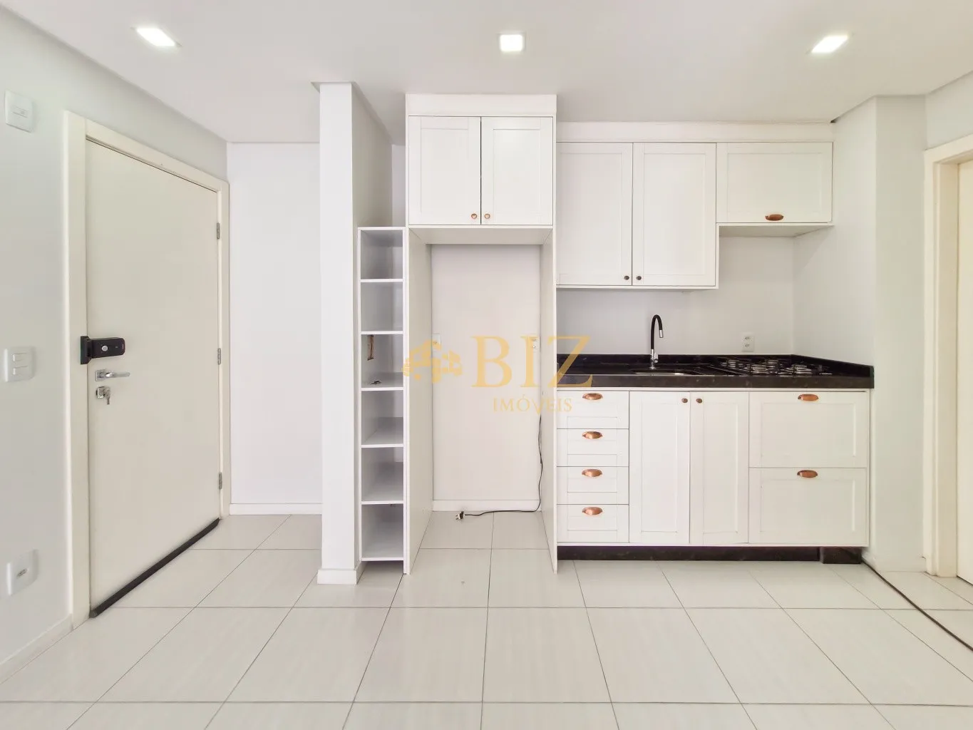 Apartamento 3 quartos, sendo 1 suíte, sacada integrada e 2 vagas de garagem em condomínio completo na Água Verde - foto 1