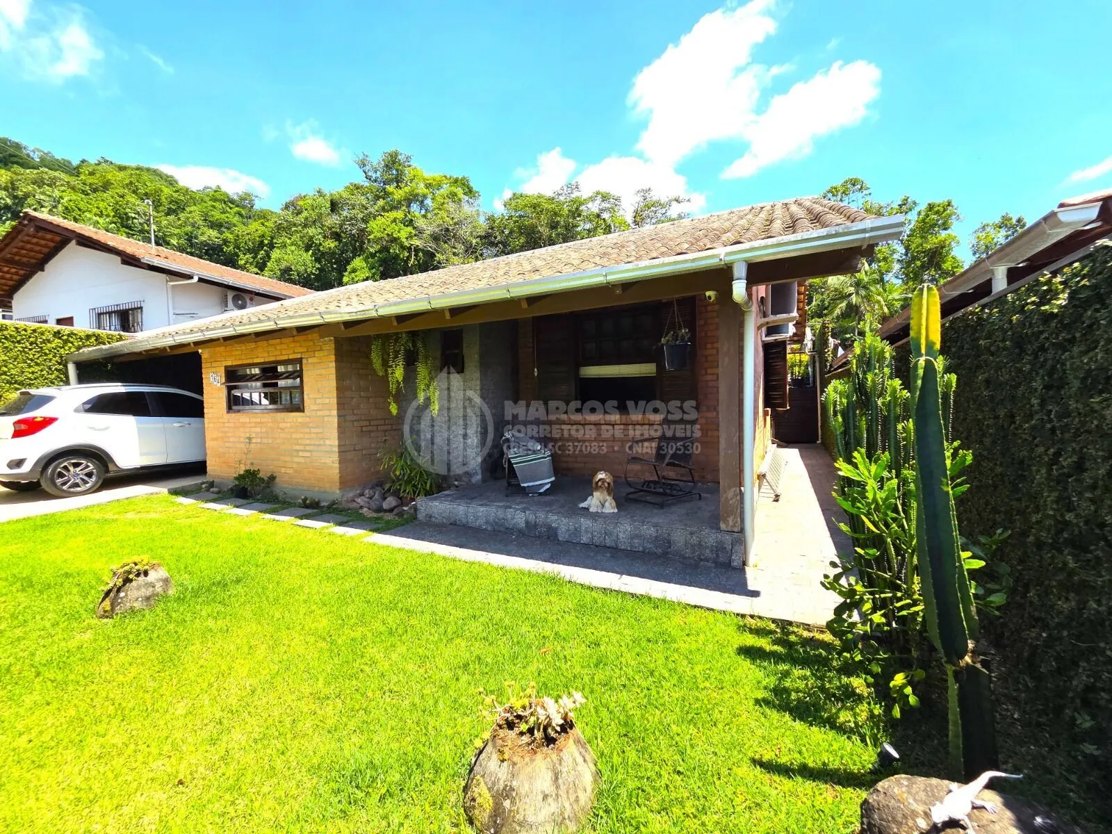 Casa com Piscina no Bairro Água Verde (Averbação em Andamento) — foto 2