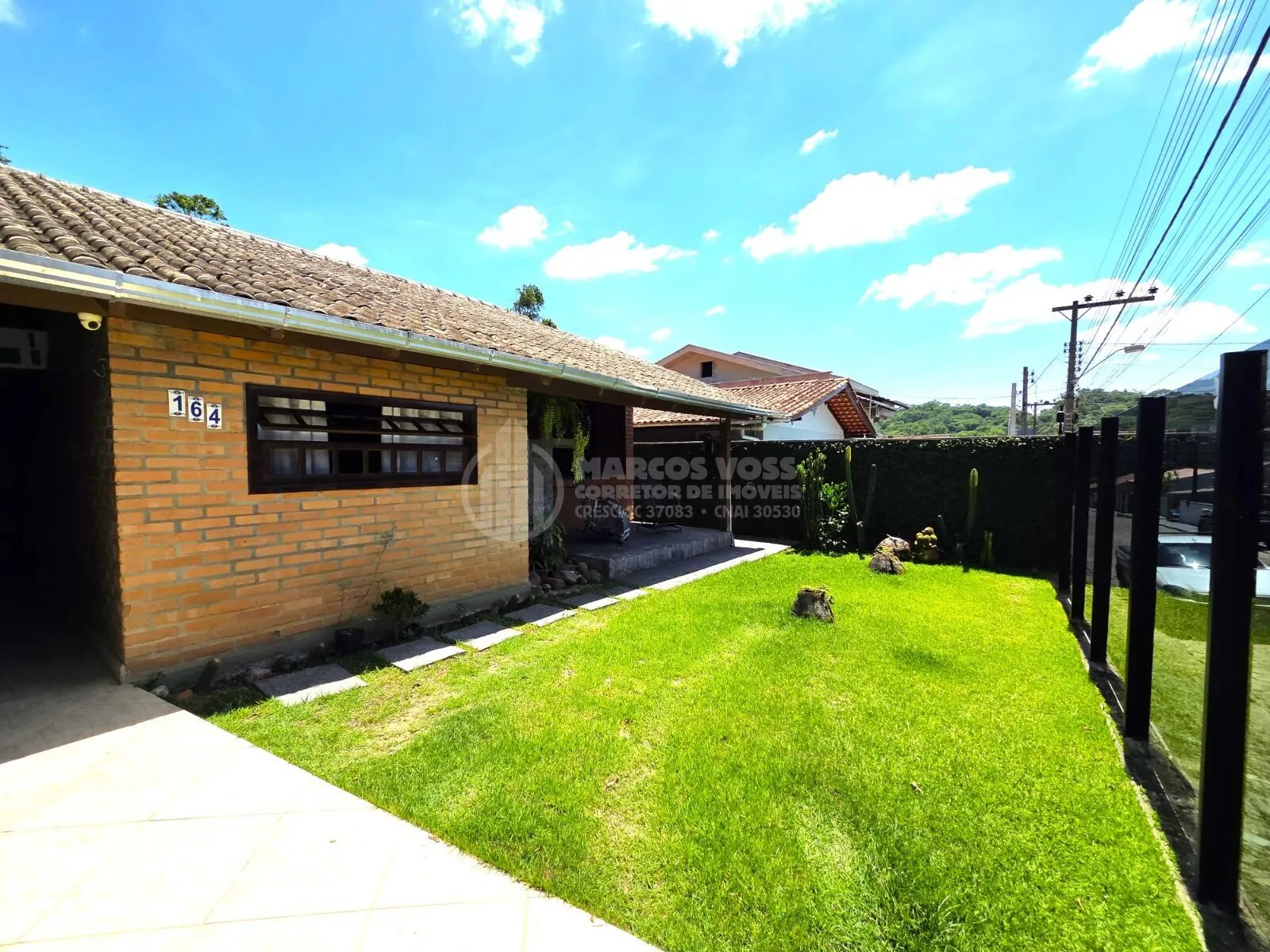 Casa com Piscina no Bairro Água Verde (Averbação em Andamento) — foto 3