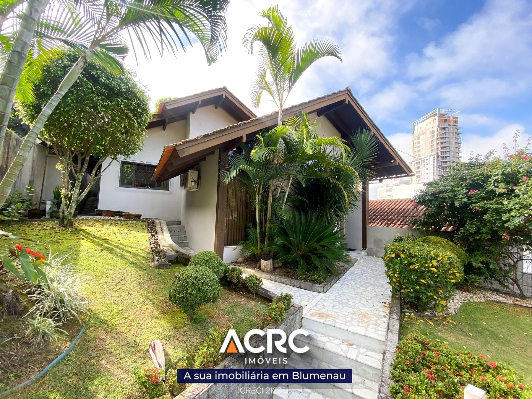 Casa com 04 dormitórios sendo 02 suítes para venda no bairro Velha | ACRC Imóveis - foto 1