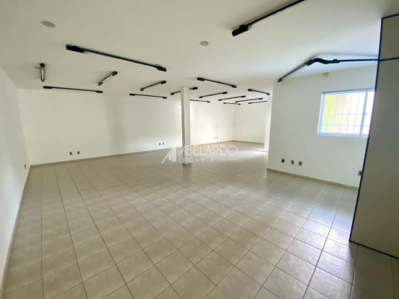 SALA COMERCIAL COM APROXIMADAMENTE 230 m NO BAIRRO VILA NOVA, EM BLUMENAU - foto 1