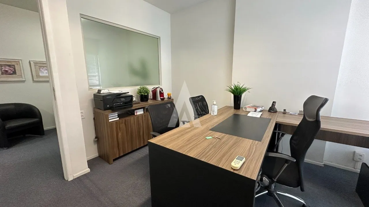 Sala comercial mobiliada no Edifício Hannover com 37,12 m à venda no Centro de Joinville-SC por R$ 330.000,00. - foto 1