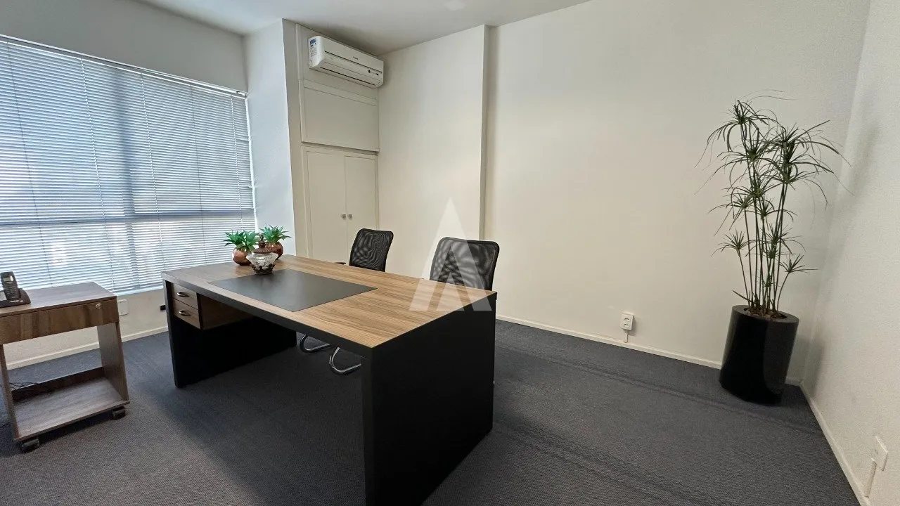 Sala comercial mobiliada no Edifício Hannover com 37,12 m à venda no Centro de Joinville-SC por R$ 330.000,00. — foto 4