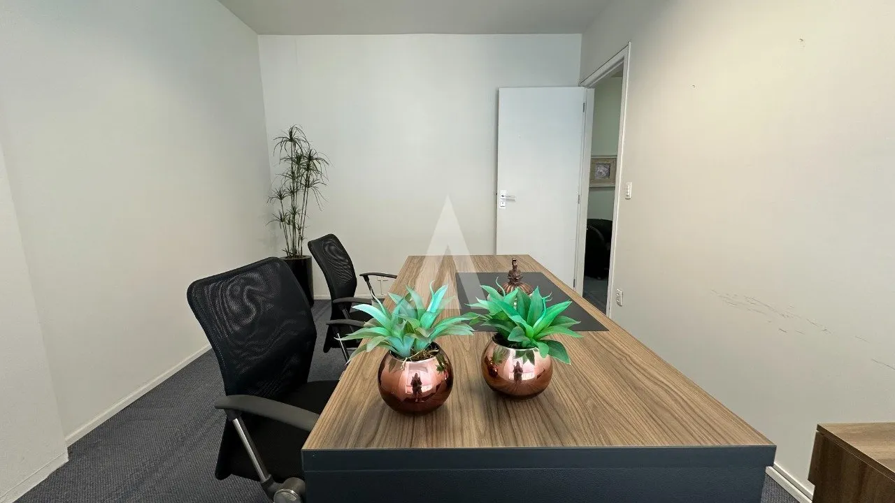 Sala comercial mobiliada no Edifício Hannover com 37,12 m à venda no Centro de Joinville-SC por R$ 330.000,00. — foto 5