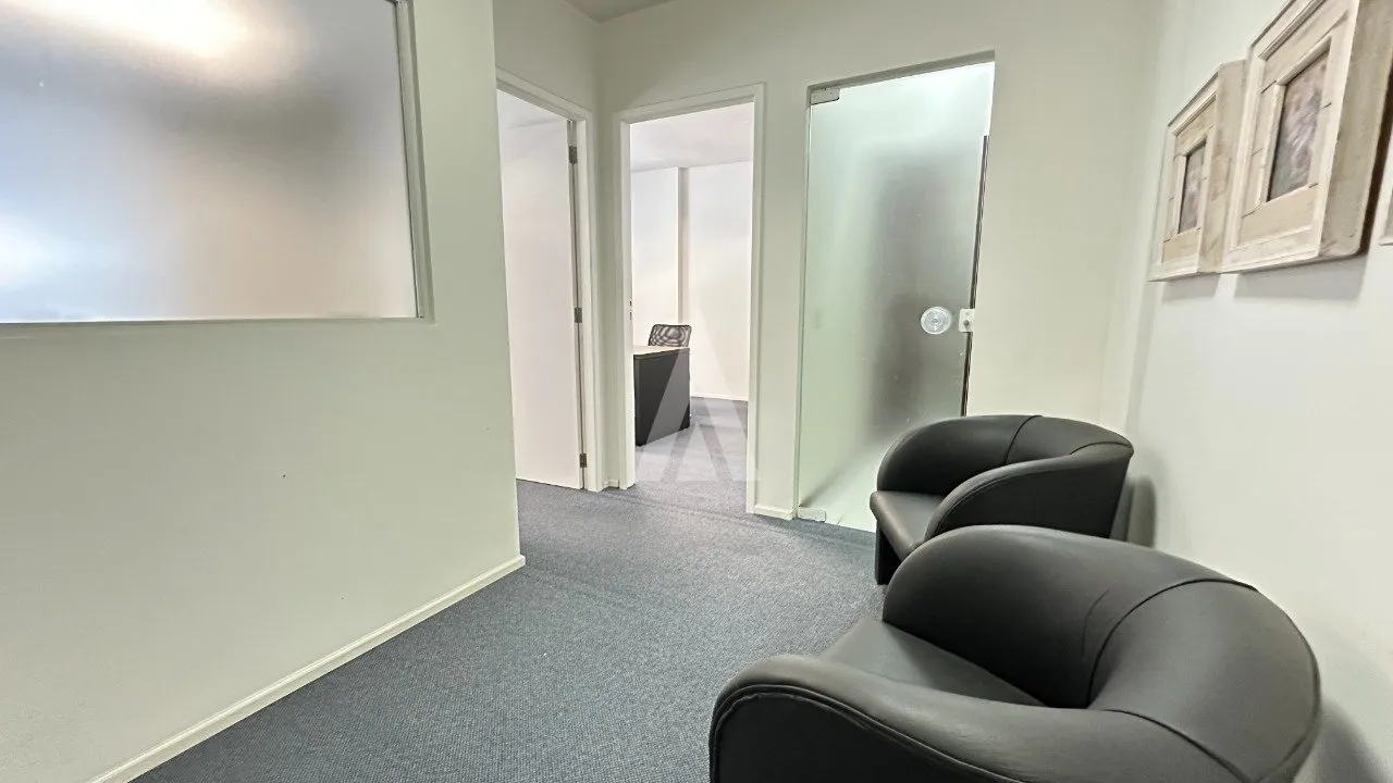 Sala comercial mobiliada no Edifício Hannover com 37,12 m à venda no Centro de Joinville-SC por R$ 330.000,00. — foto 7