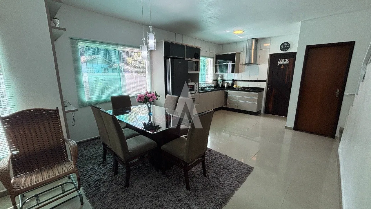 Sobrado geminado com 1 suíte e 2 quartos à venda no bairro Saguaçu em Joinville-SC por R$700.000,00. - foto 1