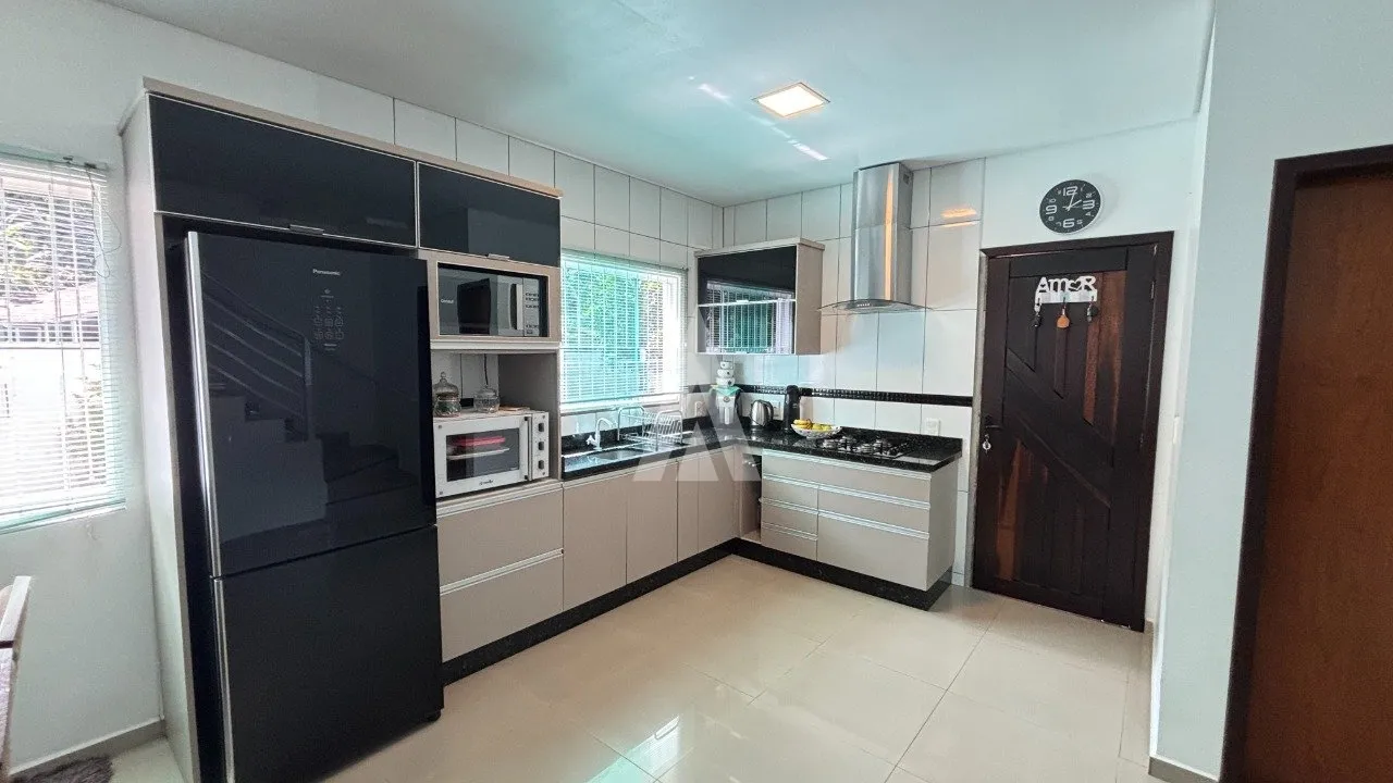 Sobrado geminado com 1 suíte e 2 quartos à venda no bairro Saguaçu em Joinville-SC por R$700.000,00. — foto 2