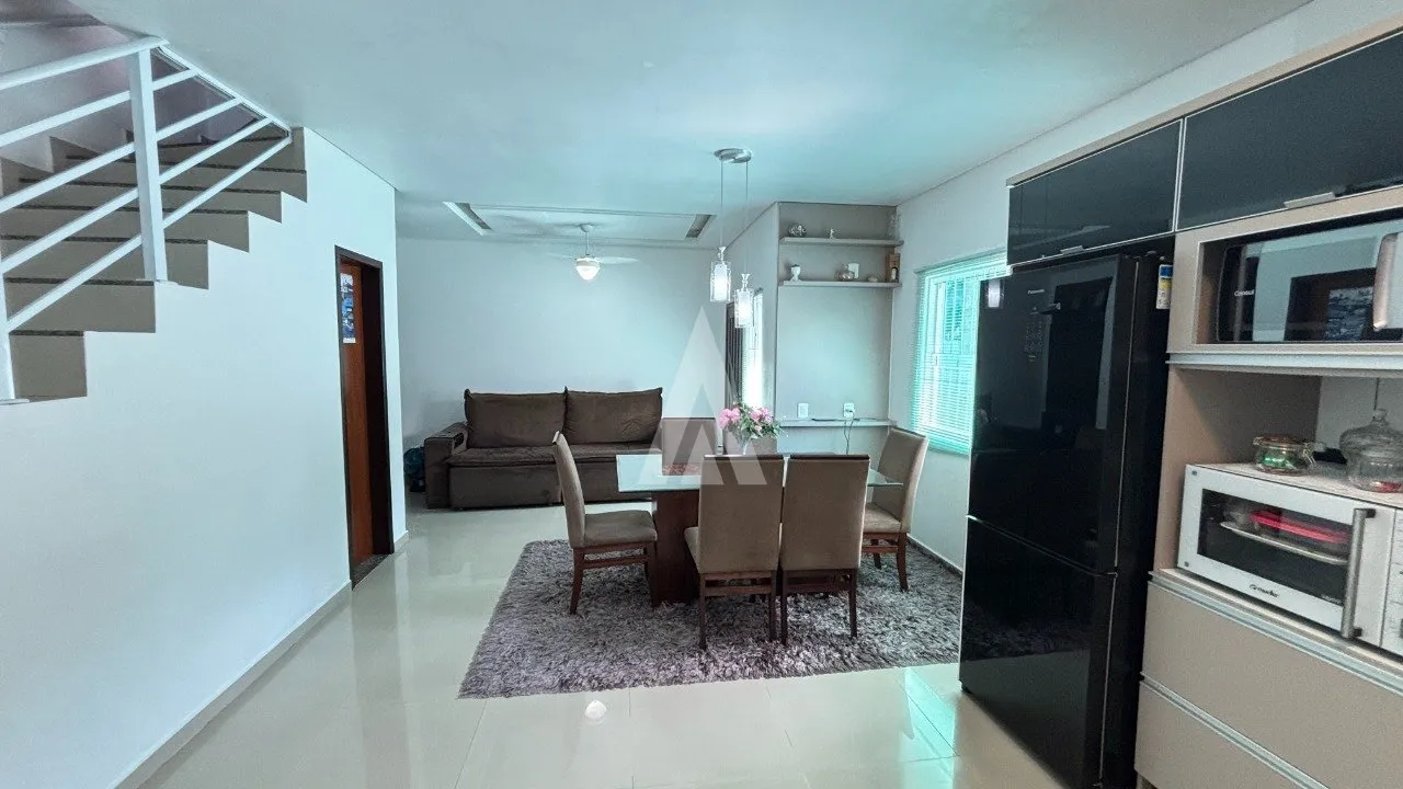 Sobrado geminado com 1 suíte e 2 quartos à venda no bairro Saguaçu em Joinville-SC por R$700.000,00. — foto 3