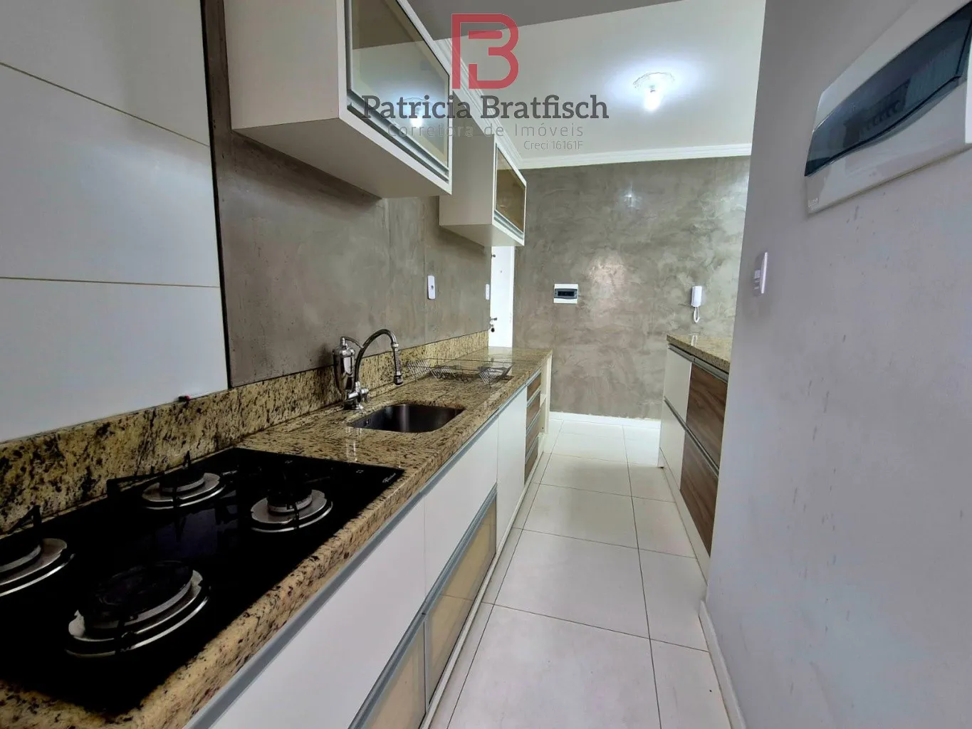 Apartamento semi mobiliado, com 02 dormitórios. Andar alto. Bairro Passo Manso. — foto 3