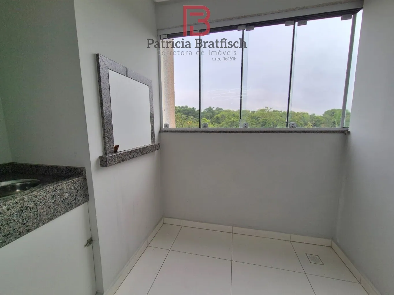 Apartamento semi mobiliado, com 02 dormitórios. Andar alto. Bairro Passo Manso. — foto 5