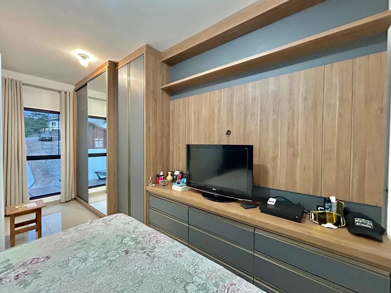 Sobrado Triplex com Suítes a 2 km da Vila Germânica - foto 1