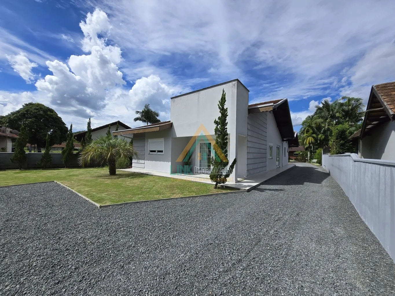 Propriedade com Duas Casas, sendo 258,00m de Área Construída em Amplo Terreno de 3.688,00m na cidade de Pomerode. - foto 1