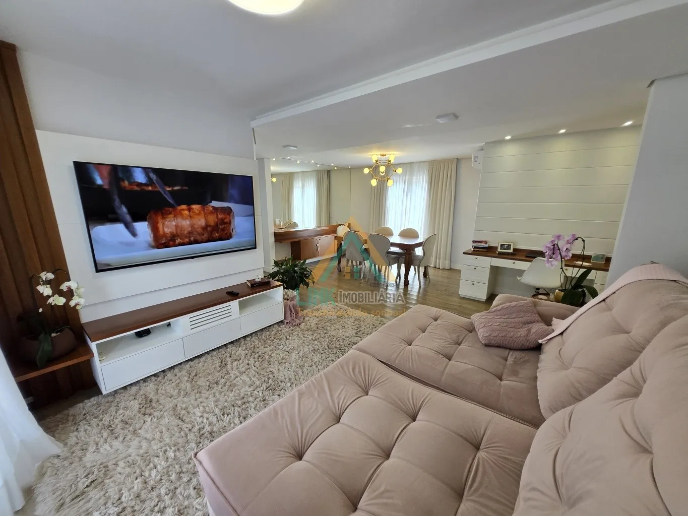 Propriedade com Duas Casas, sendo 258,00m de Área Construída em Amplo Terreno de 3.688,00m na cidade de Pomerode. — foto 2