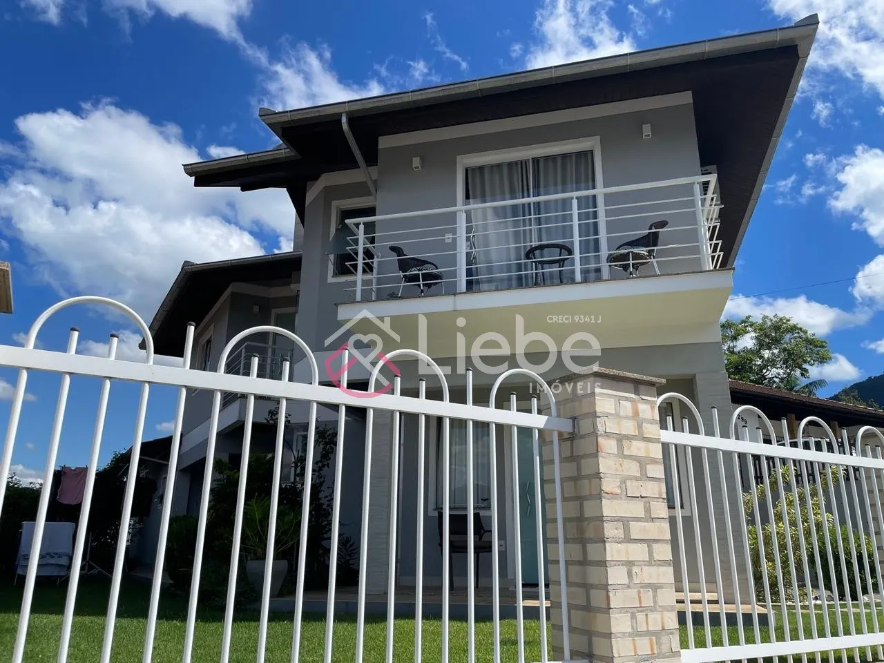 Linda Casa em local privilegiado na cidade de Pomerode com 260,00m de área privativa num terreno de 465,00m. - foto 1