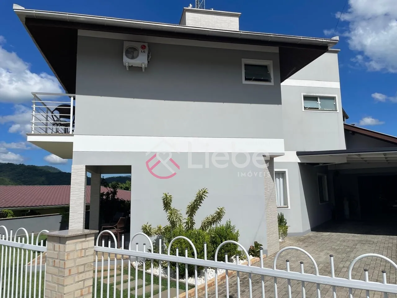 Linda Casa em local privilegiado na cidade de Pomerode com 260,00m de área privativa num terreno de 465,00m. — foto 2