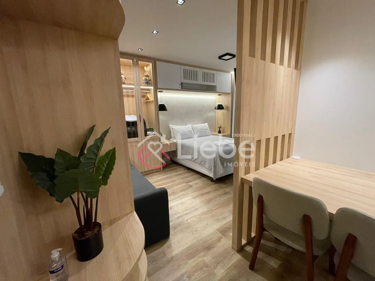 Lindo STUDIO Totalmente MOBILIADO e DECORADO no Condomínio Residencial ALice XXXV - Studio Garden com 30,62m de área privativa no centro da cidade de Pomerode. — foto 4