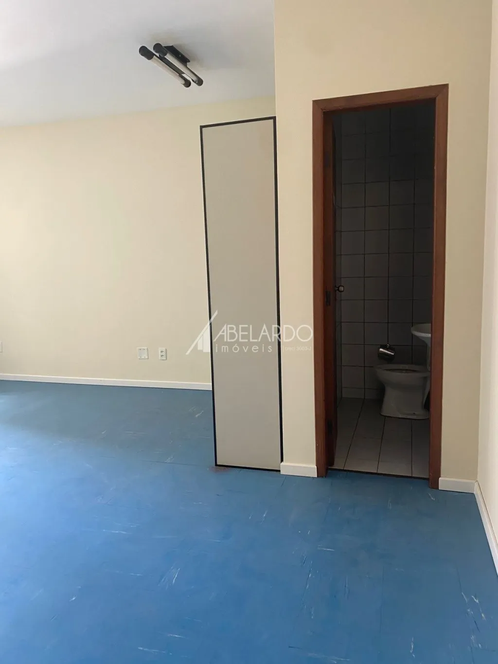 SALA COMERCIAL LOCAZALIDA NO CENTRO DE BLUMENAU — foto 5