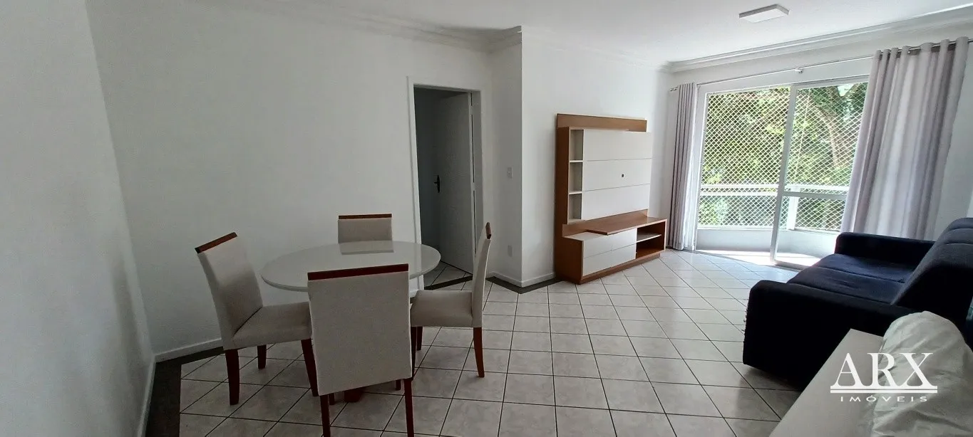 APARTAMENTO AMPLO SEMIMOBILIADO - ÓTIMA LOCALIZAÇÃO — foto 2