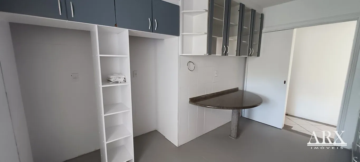 APARTAMENTO AMPLO SEMIMOBILIADO - ÓTIMA LOCALIZAÇÃO — foto 6