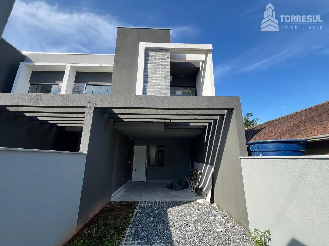 Sobrado com porão no bairro Água Verde em Blumenau - foto 1