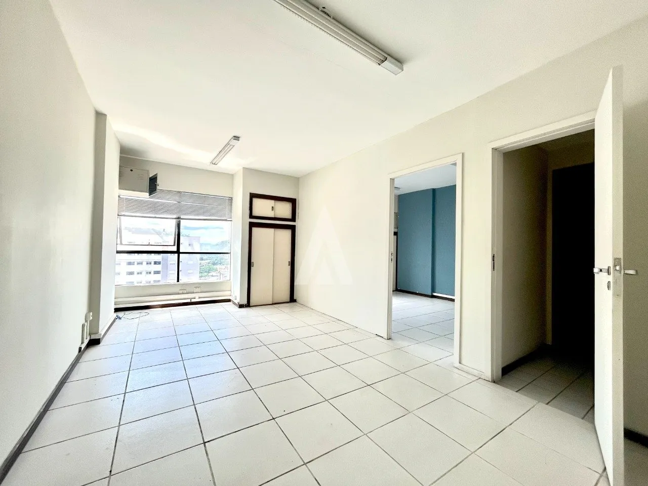 Sala/Escritório à venda, 76m² na região do bairro Centro, próximo à Rua Doutor Marinho Lobo, Joinville — foto 3