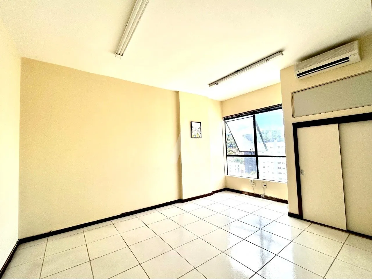 Sala/Escritório à venda, 76m² na região do bairro Centro, próximo à Rua Doutor Marinho Lobo, Joinville — foto 5