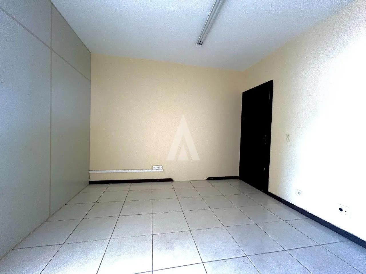Sala/Escritório à venda, 76m² na região do bairro Centro, próximo à Rua Doutor Marinho Lobo, Joinville — foto 2