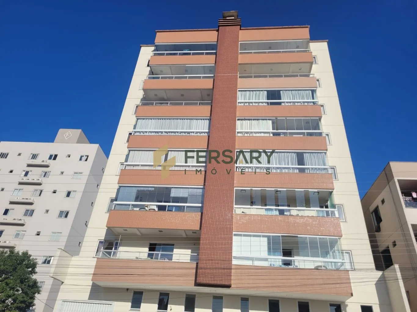 Apartamento no Bairro Nações com elevador - foto 1