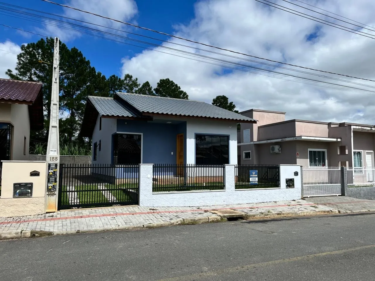 Casa com 2 Quartos em Terreno de 180 m, Espaço nos Fundos e Passagem Lateral para Veículos. - foto 1