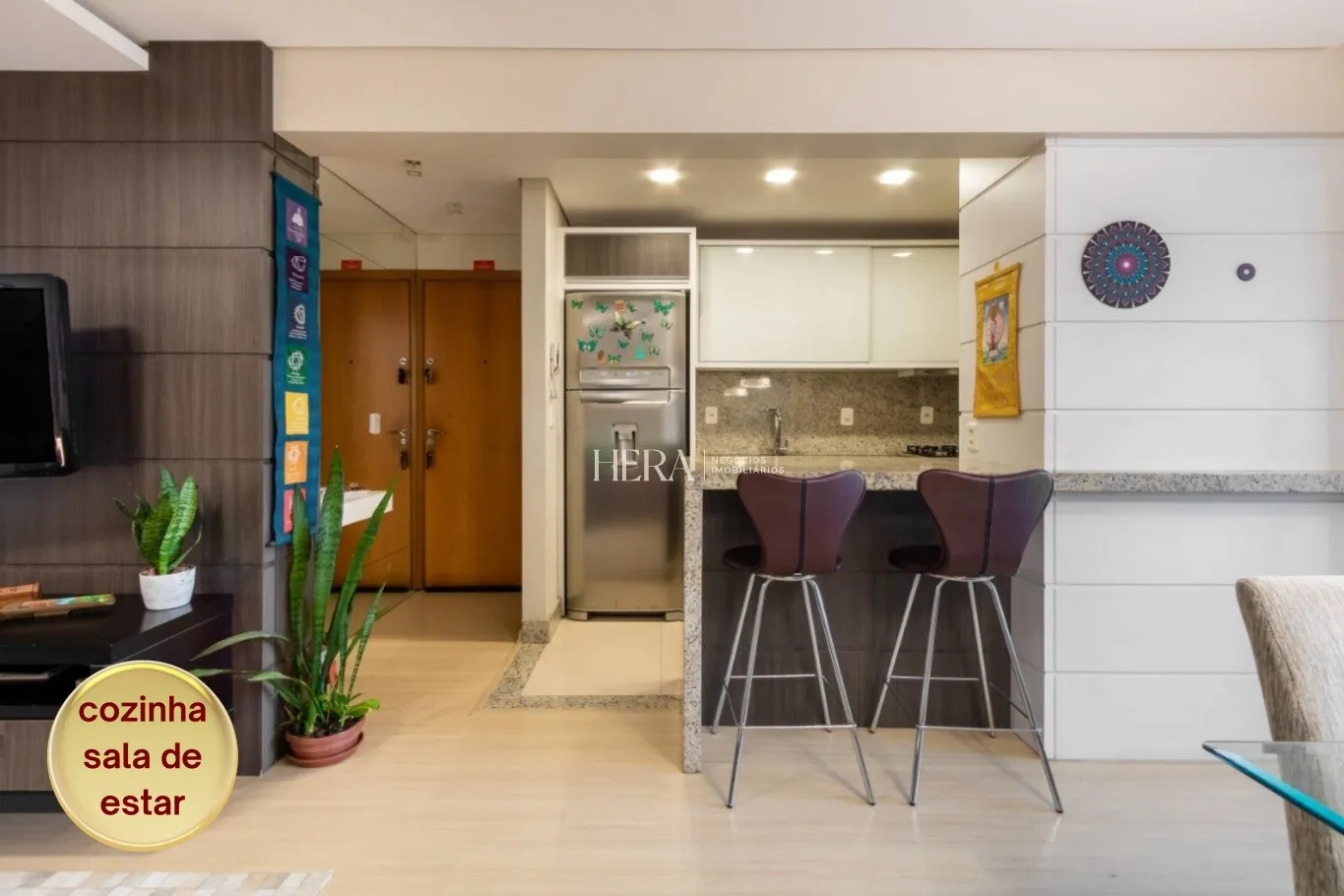 Apartamento semimobiliado com 02 dormitórios sendo 02 suítes á venda em Blumenau! — foto 2