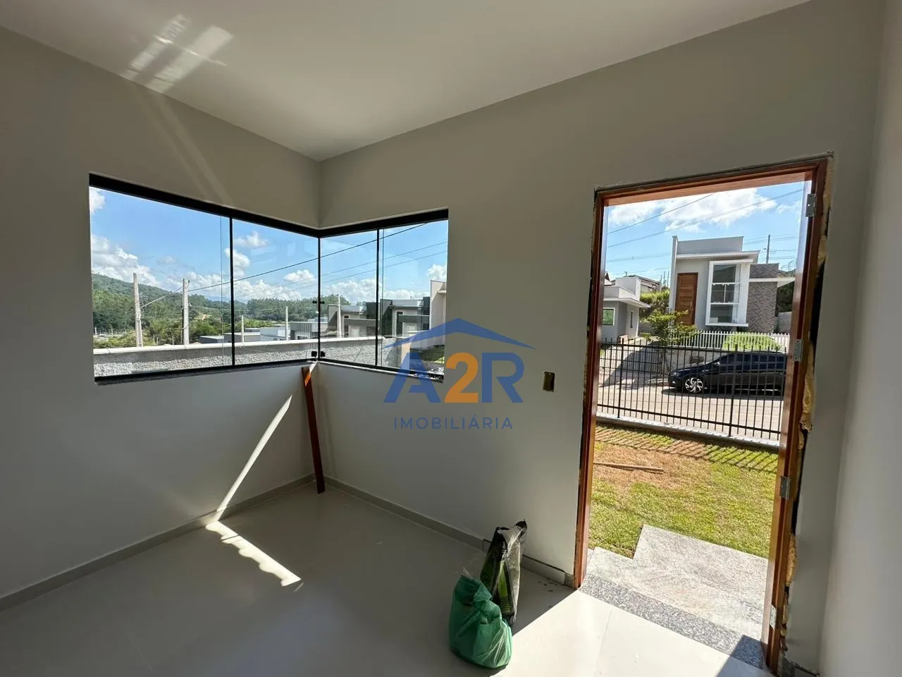 CASA COM TERRENO ÚNICO COM ESPERA PARA ÁREA DE FESTAS E FUNDO PARA ÁREA VERDE — foto 4