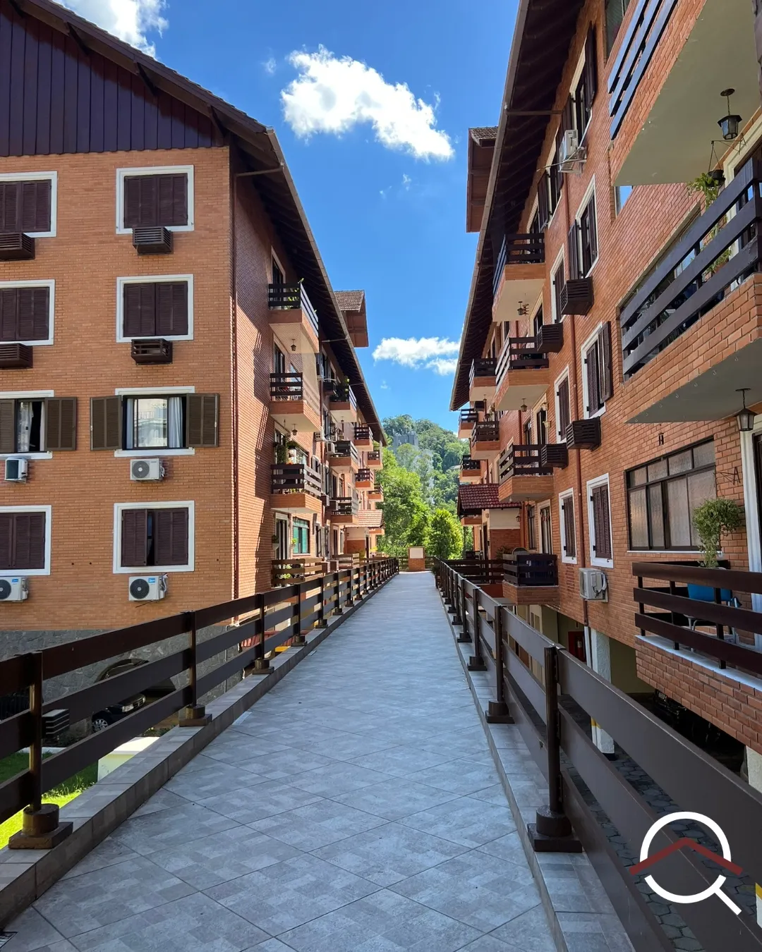 Apartamento mobiliado de 87 m² com 2 dormitórios sendo 1 suíte próximo ao Centro - foto 1