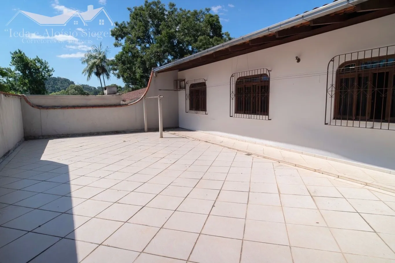 Casa com 5 dormitórios averbada no Bairro Salto do Norte Blumenau/SC Ref. 1642 - foto 1