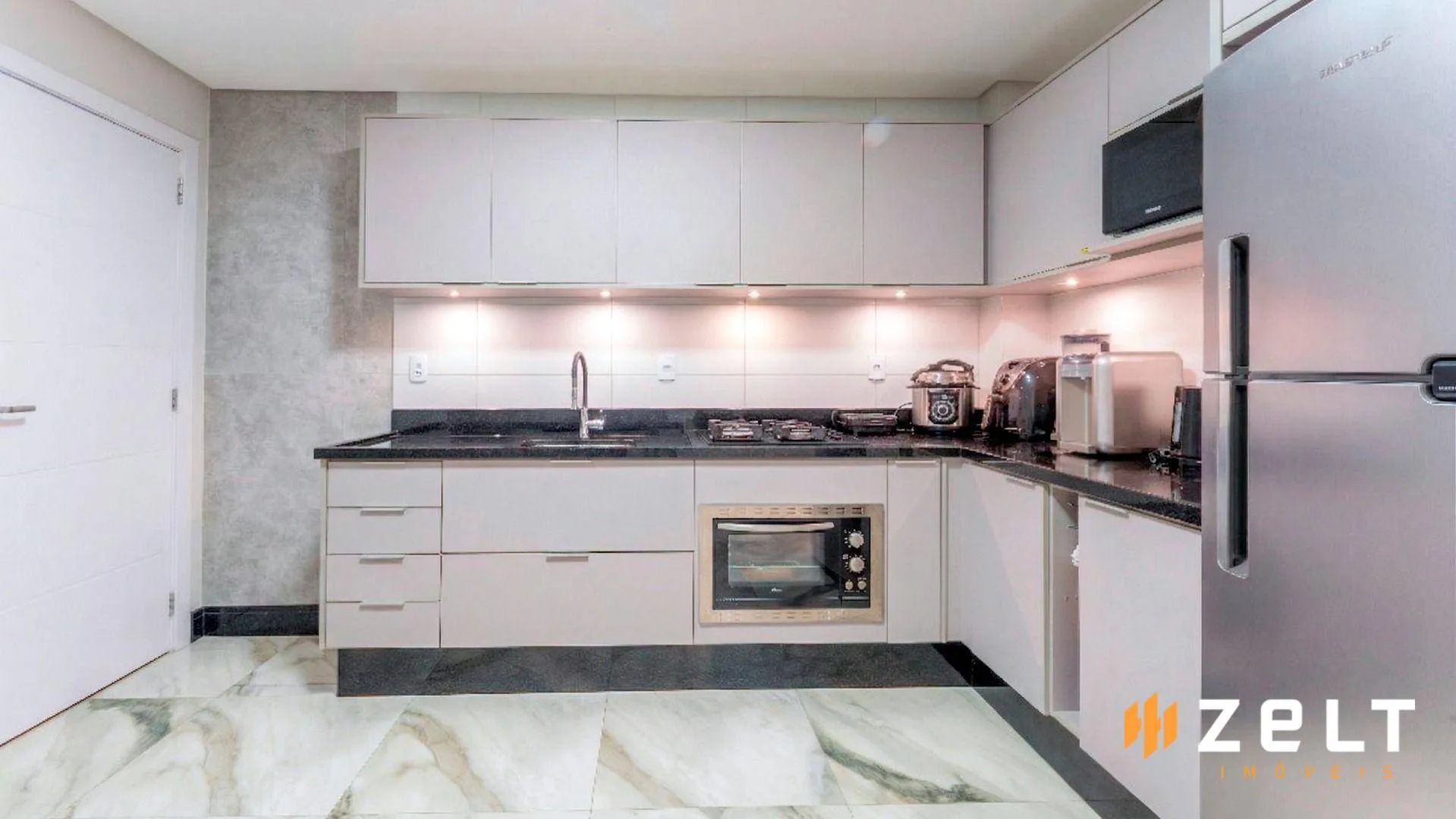 Casa à venda com 2 quartos, 2 vagas, 111m² na Rua Erich Lubke no Água Verde, Blumenau — foto 3
