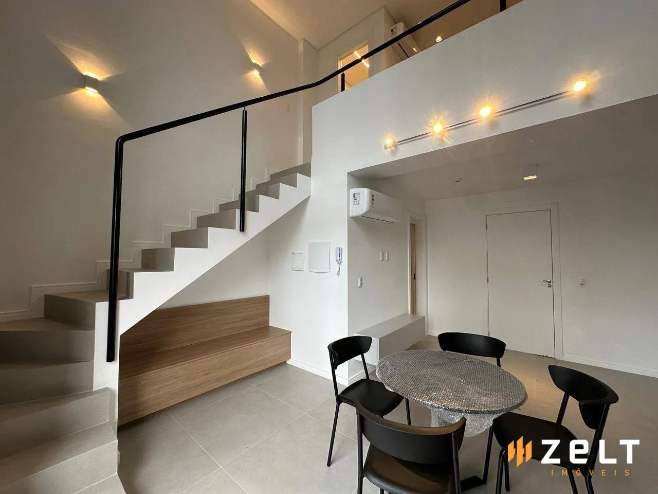 Apartamento com 1 dormitório para alugar, 40 m por R$ 3.600,00/mês - Vila Nova - Blumenau/SC - foto 1