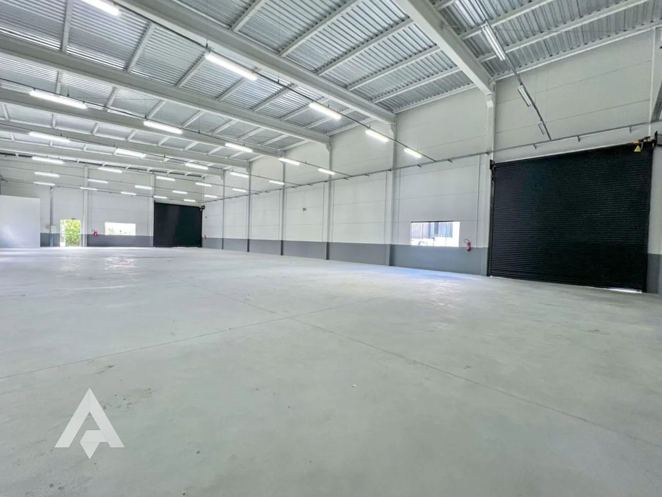 Galpão com 603,90m para locação por R$ 12.000,00 - Bairro Figueira - Gaspar/SC — foto 2