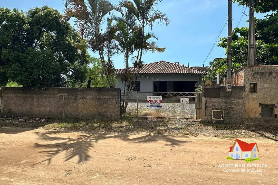 Residencia em Alvenaria C/Parte Averbada + Terreno C/Area de 300,00 m2 No Bairro Itajuba ! - foto 1