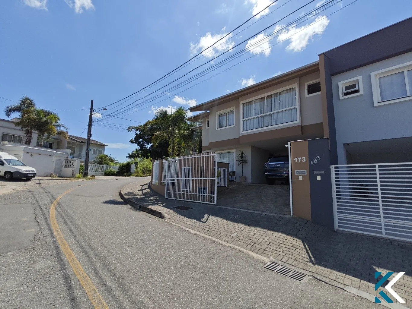 Casa de Alto Padrão com Piscina e Espaço Gourmet no Bairro Água Verde - Blumenau - foto 1