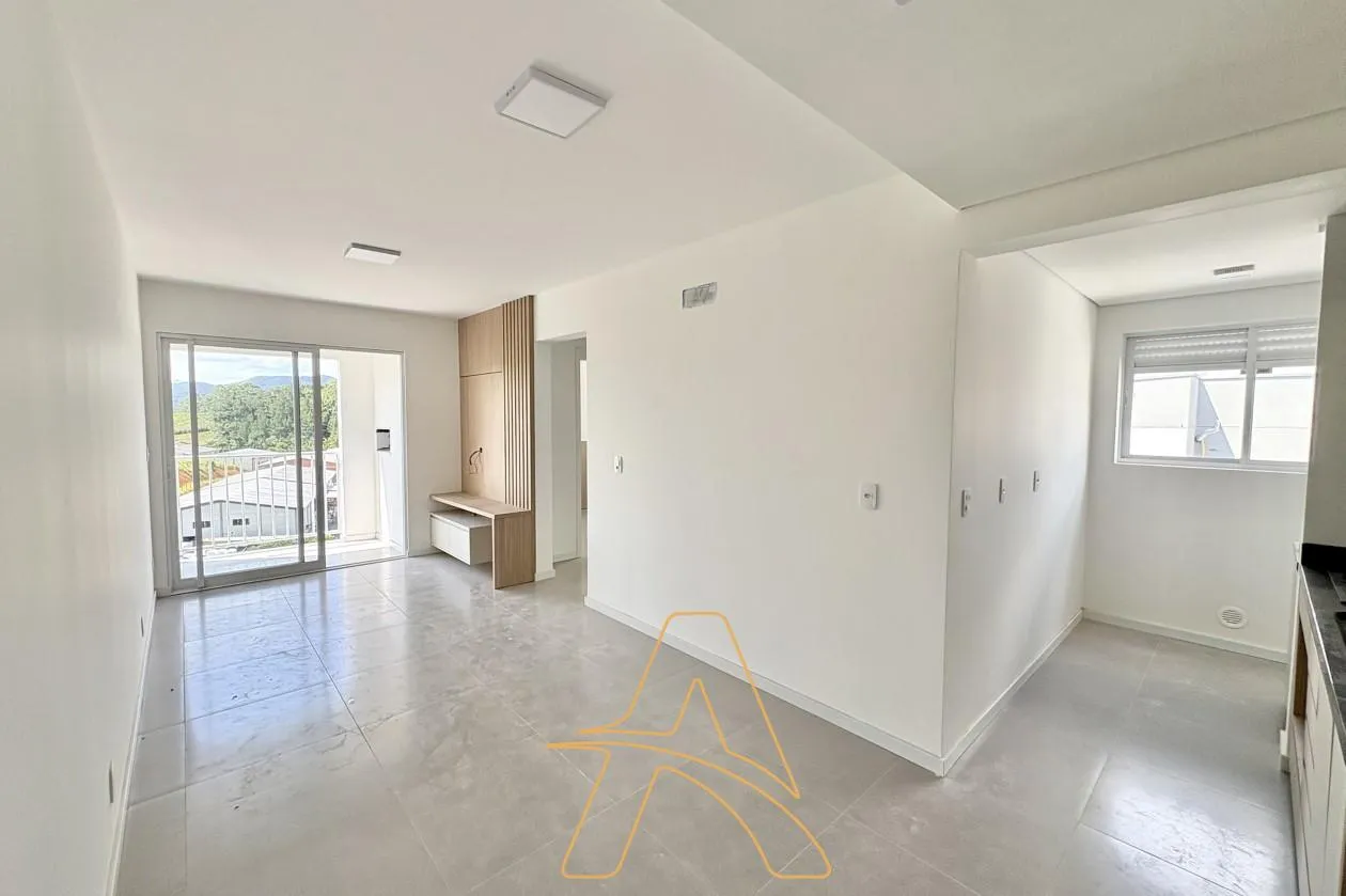 Apartamento Semi Mobiliado com 2 Dormitórios no Fortaleza Alta — foto 2