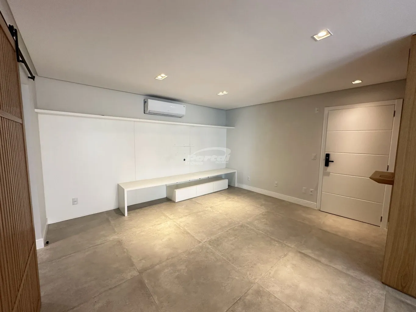 Apartamento de alto padrão semimobiliado e com vista permanente para o mar, 03 suítes, duas vagas e completa área de lazer. — foto 3