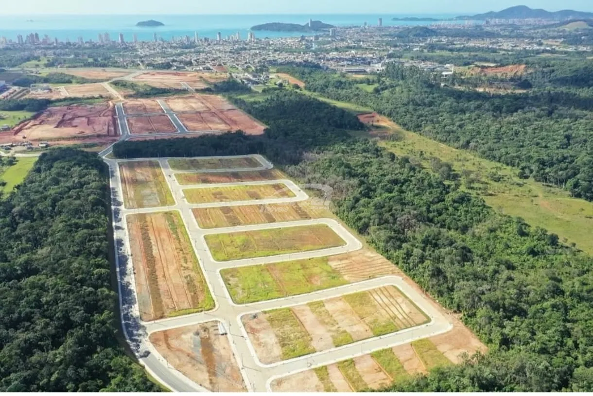 Terreno à Venda no Piçarras Residence Park - 300m Pronto para Construir | Excelente Oportunidade - foto 1