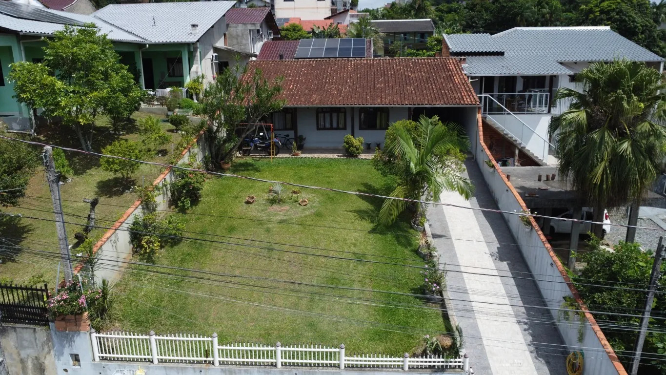 Casa averbada com 03 Dormitórios no Bairro Velha Central Blumenau/SC Ref. 1648 — foto 2