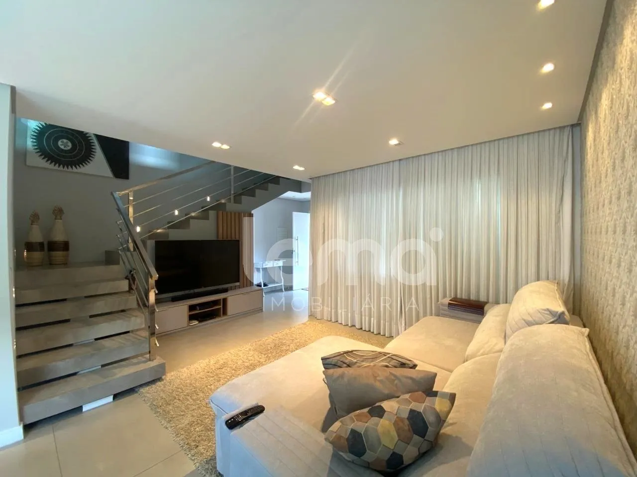 Casa mobiliada e equipada com jacuzzi e 3 dormitórios, bairro Velha em Blumenau. - foto 1