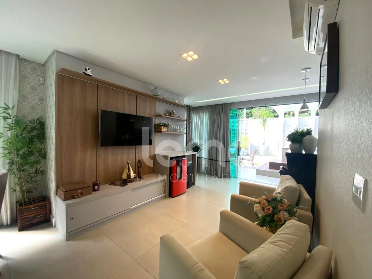 Casa mobiliada e equipada com jacuzzi e 3 dormitórios, bairro Velha em Blumenau. — foto 2