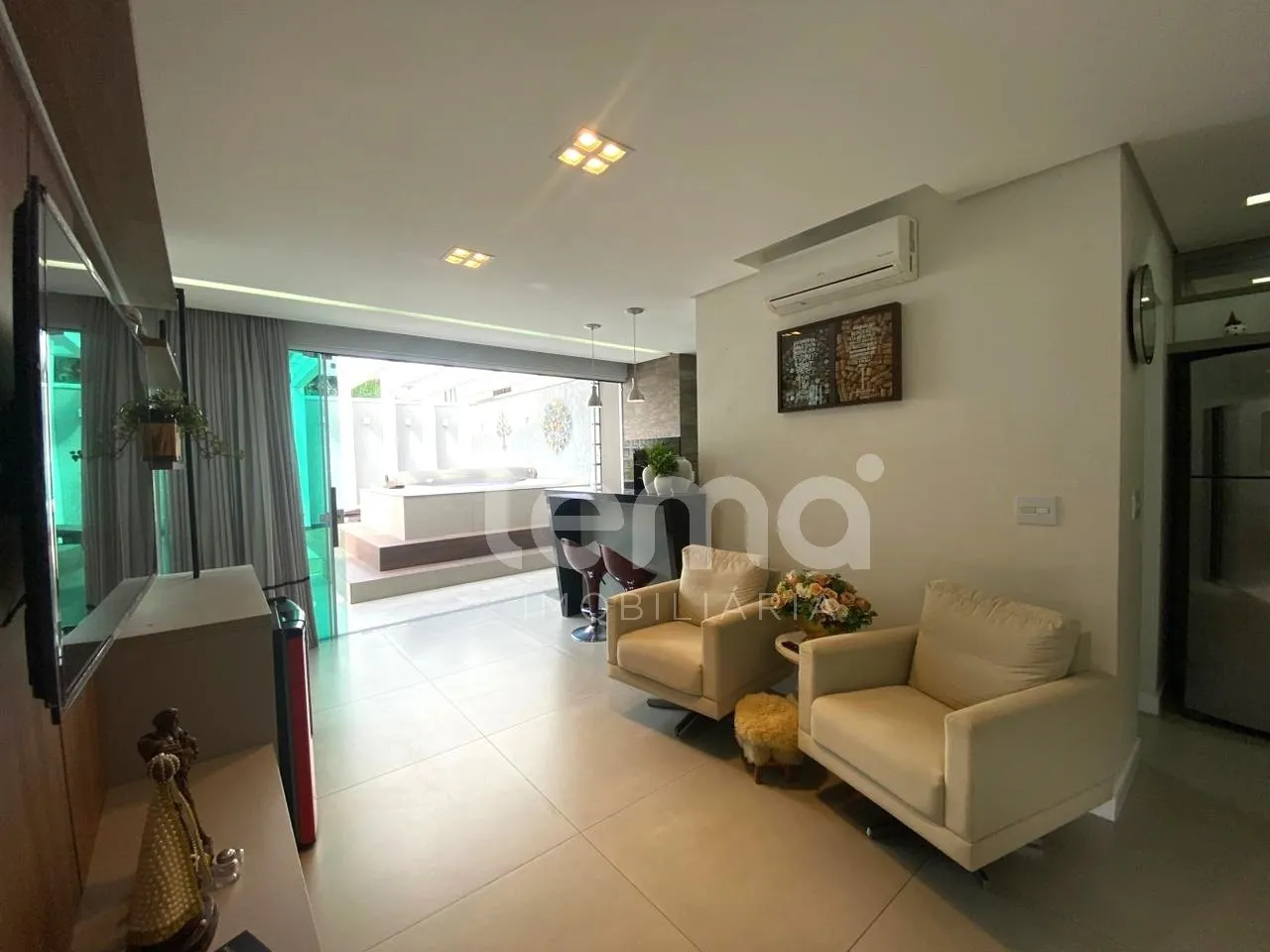 Casa mobiliada e equipada com jacuzzi e 3 dormitórios, bairro Velha em Blumenau. — foto 4