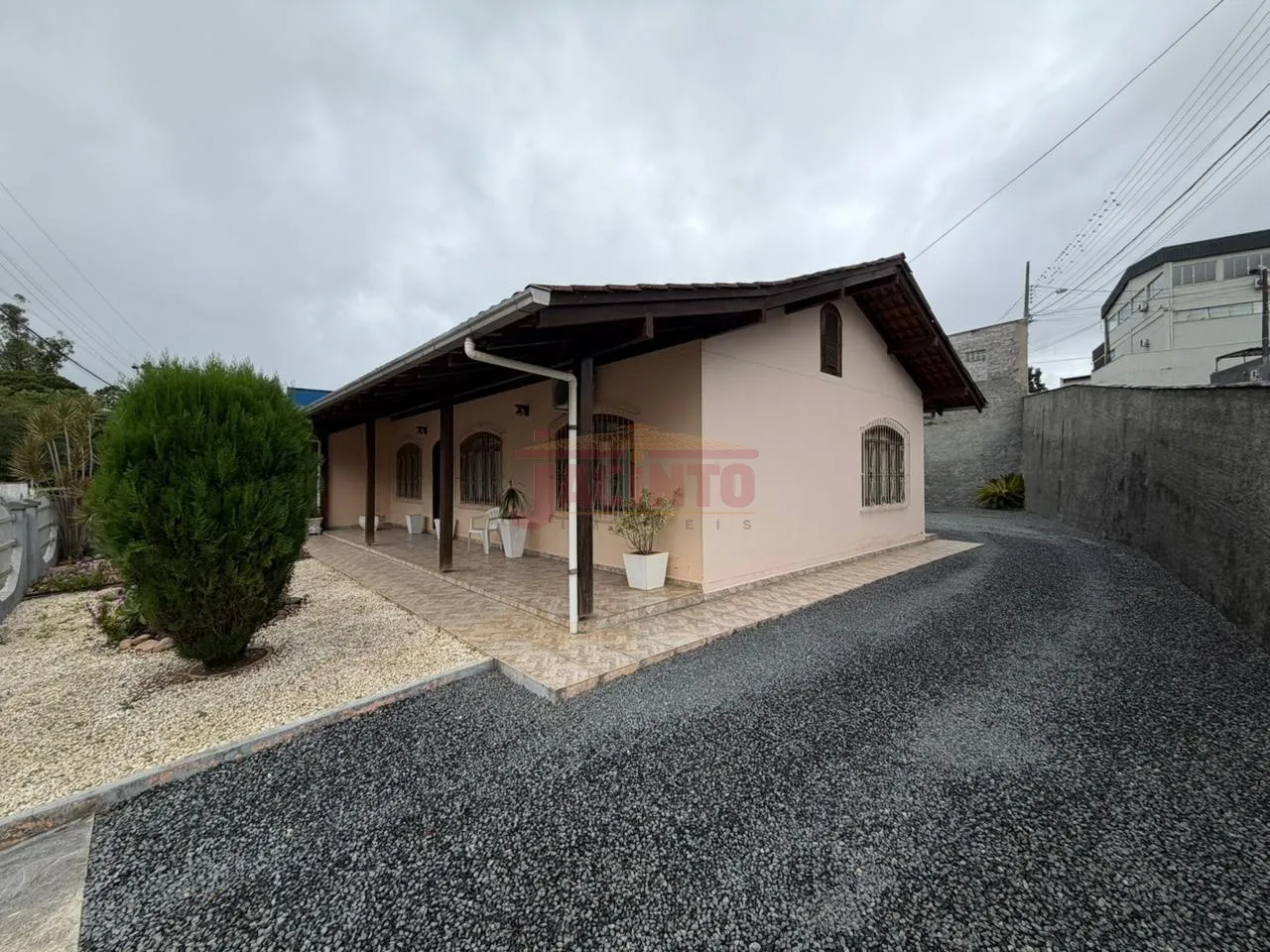 Casa com 3 quartos em terreno amplo, no bairro Fortaleza. — foto 2