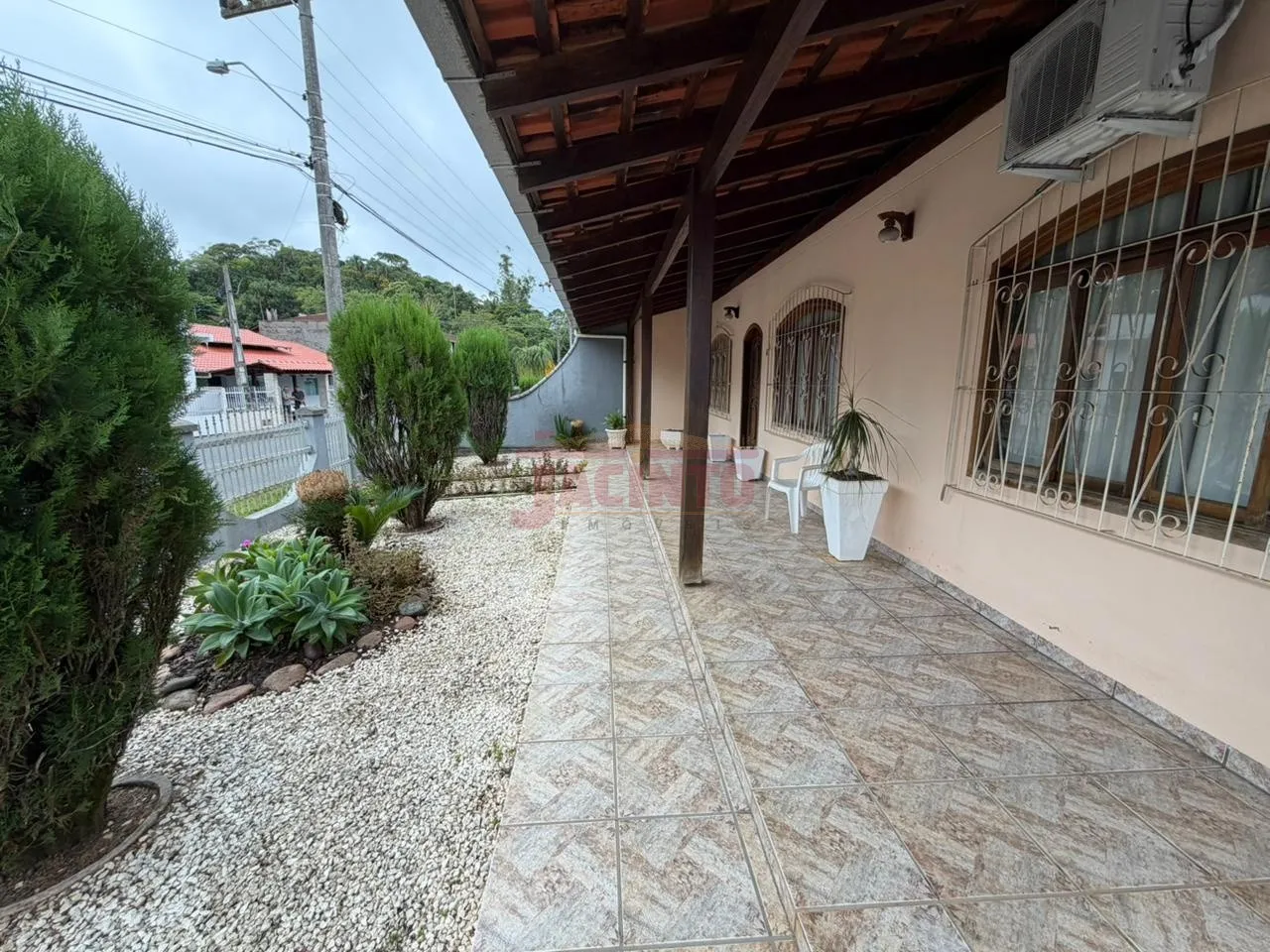 Casa com 3 quartos em terreno amplo, no bairro Fortaleza. — foto 3