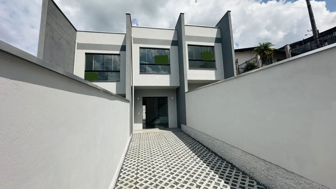 Sobrado novo 2 suítes no Bairro Fortaleza, em Blumenau/SC. - foto 1