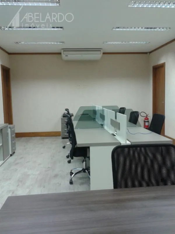 Sala com 80,56m privativos e área total de 167,77 , sendo sala corporativa integrada a sala de reuniões, sala diretoria, sala servidor, recepção, cozinha, 2 banheiros , 2 vagas amplas . — foto 2